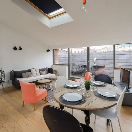 Dv7 Rooftop Hyper-centre